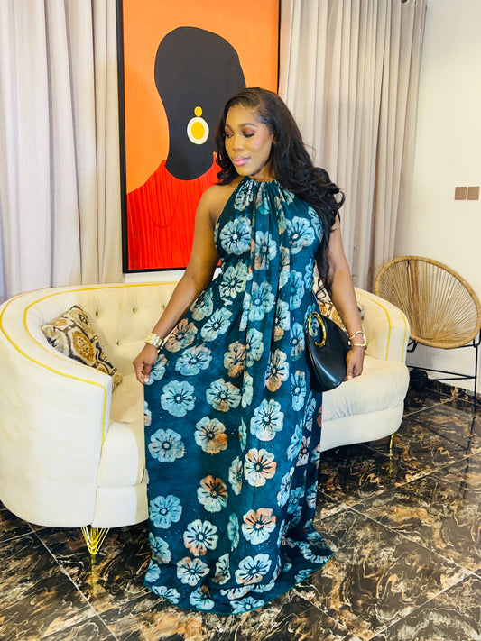 Woman wearing the Layla Adire Boubou in hand-dyed crepe fabric.
