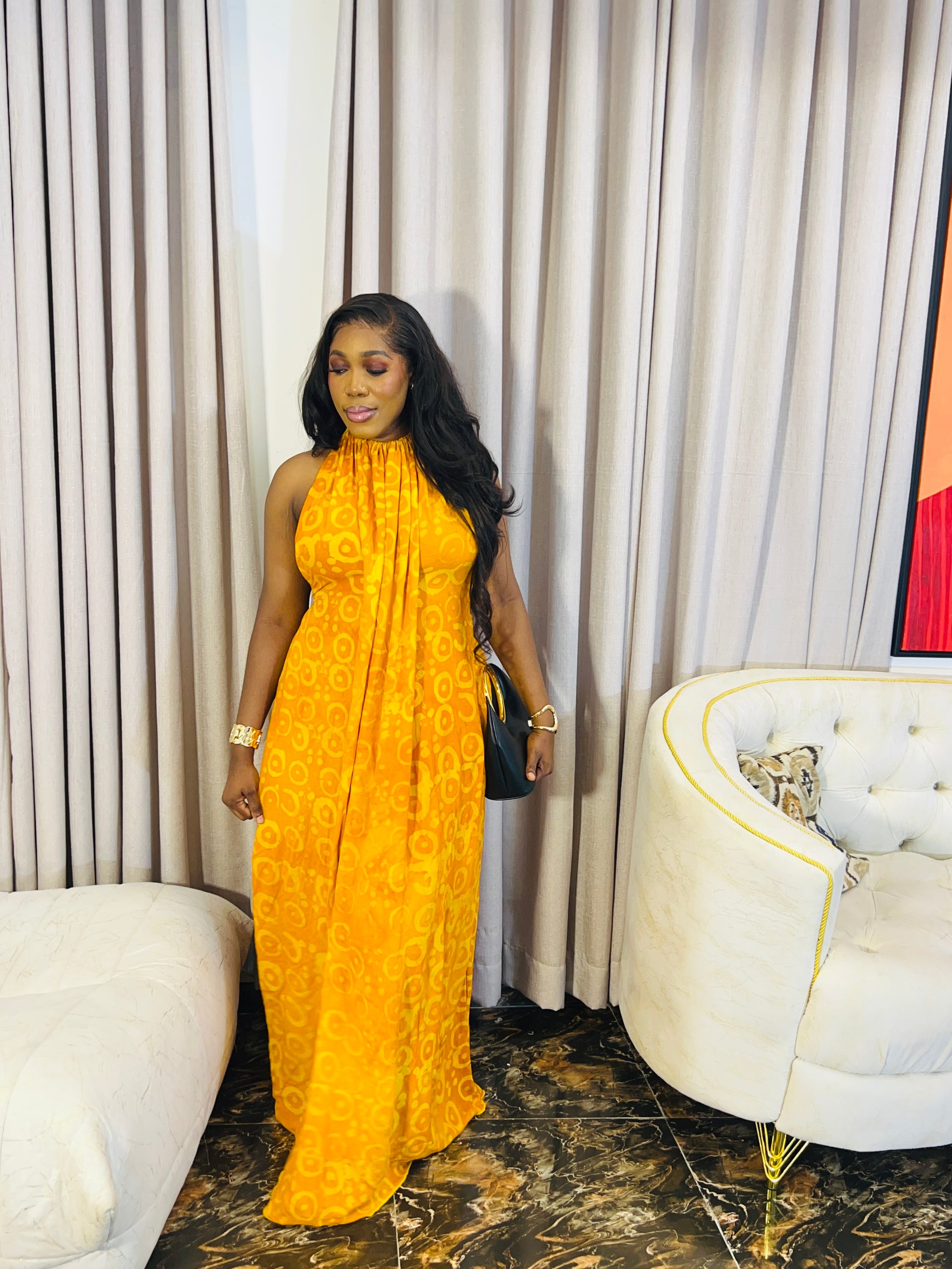 Woman wearing the Layla Adire Boubou in hand-dyed crepe fabric.