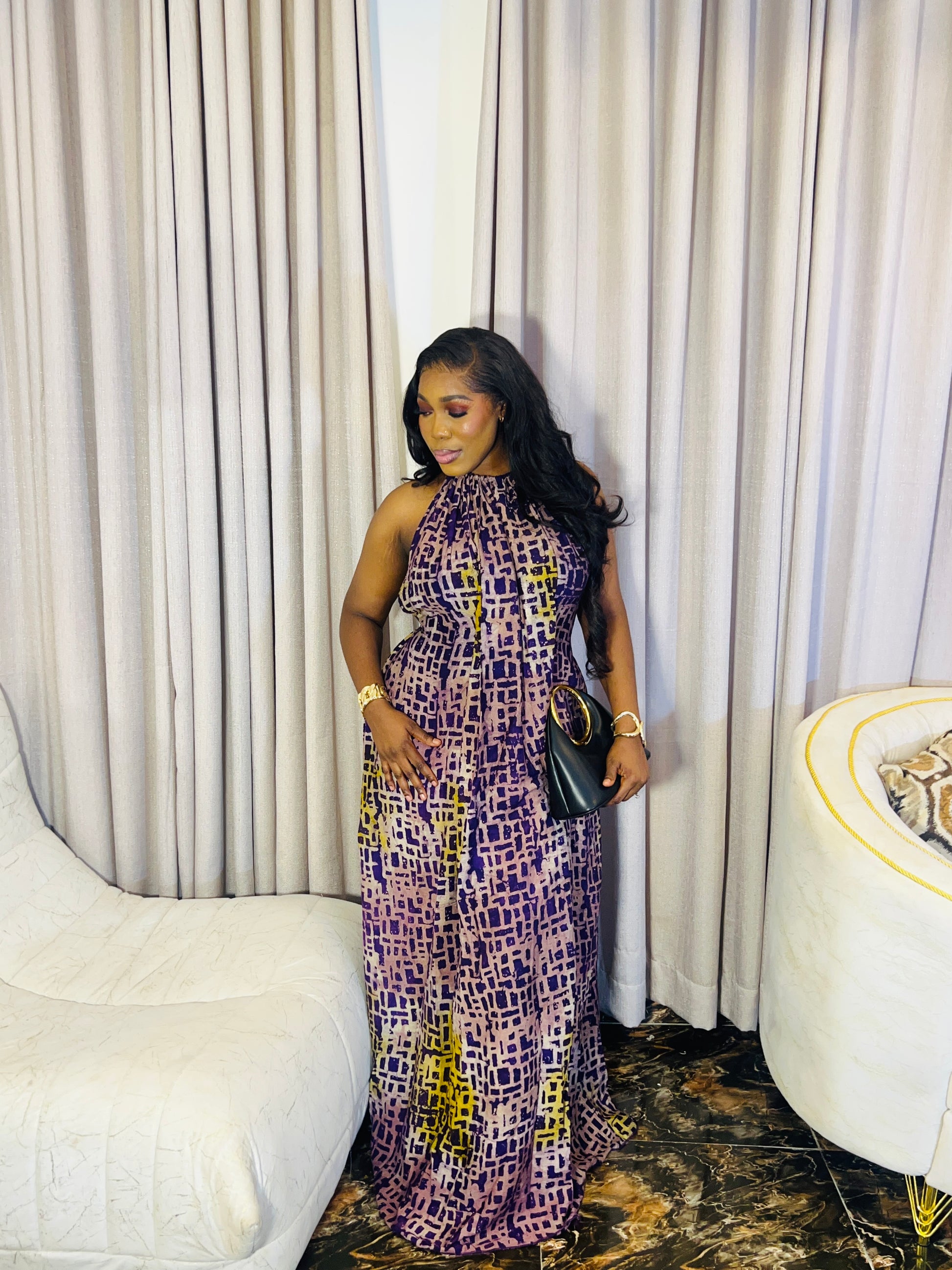 Woman wearing the Layla Adire Boubou in hand-dyed crepe fabric.