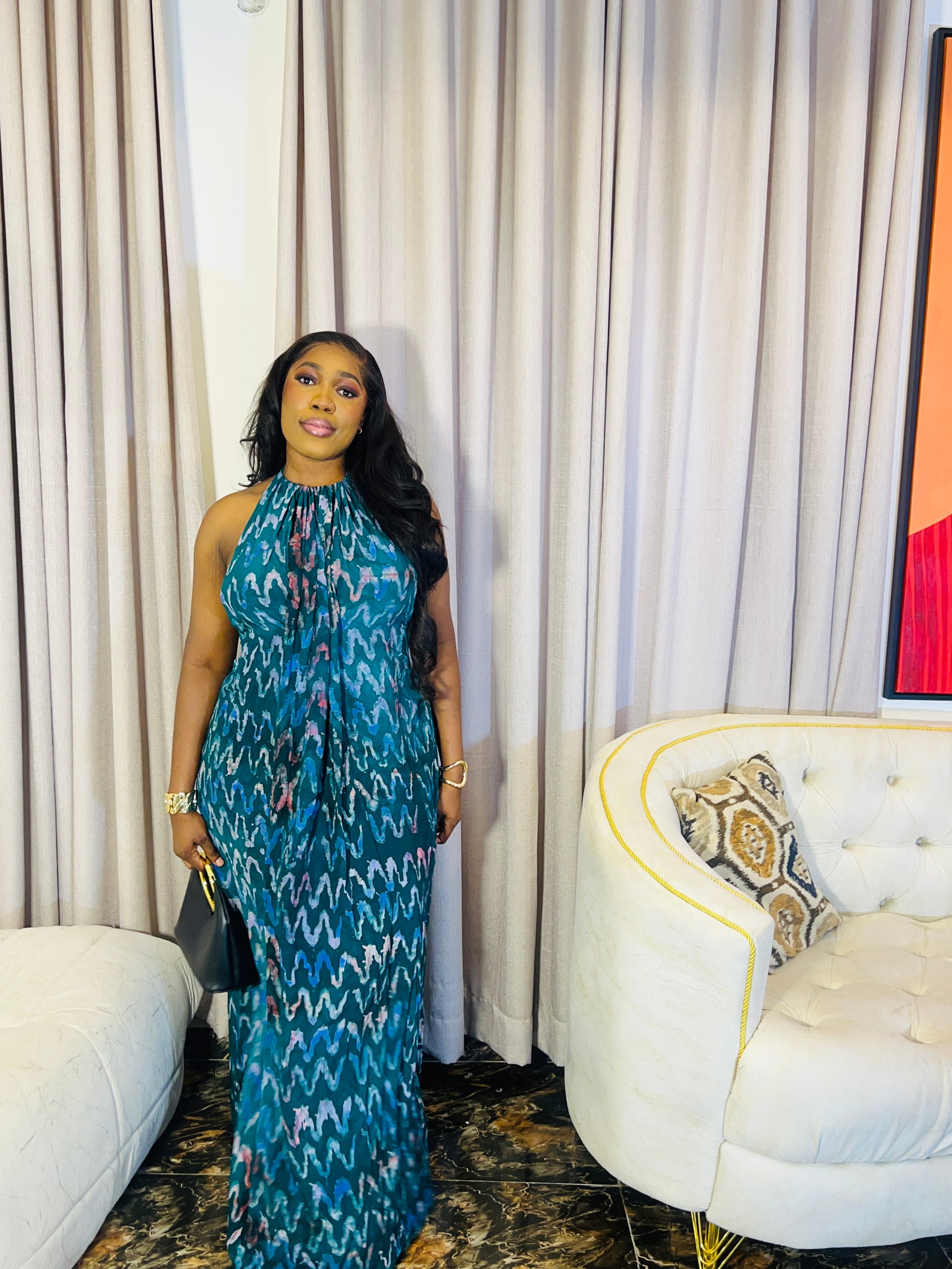 Woman wearing the Layla Adire Boubou in hand-dyed crepe fabric.
