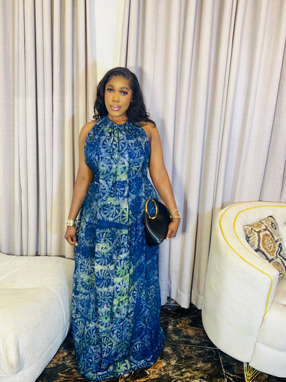 Woman wearing the Layla Adire Boubou in hand-dyed crepe fabric.