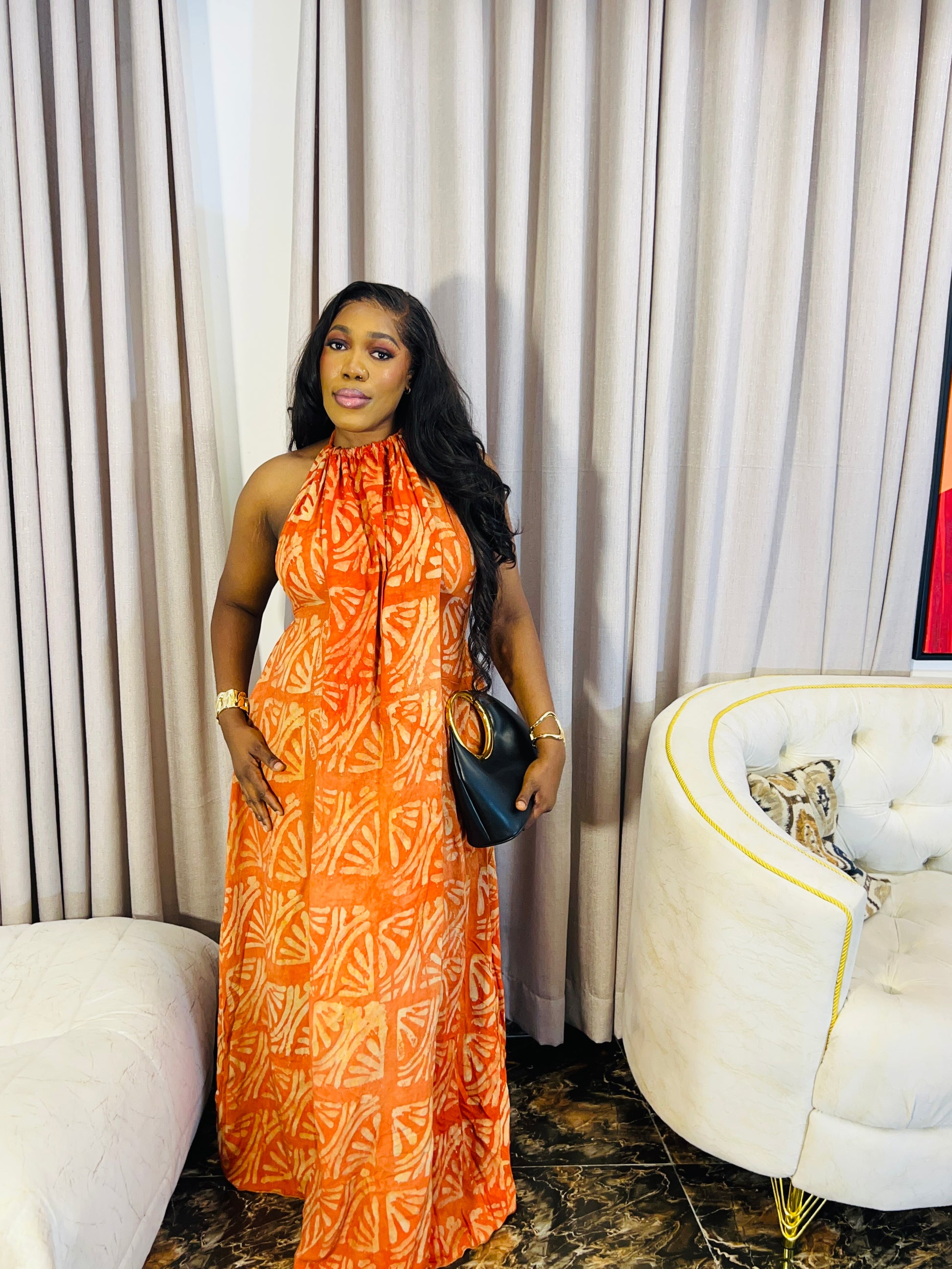 Woman wearing the Layla Adire Boubou in hand-dyed crepe fabric.